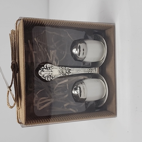 Mud Pie Miniature Salt & Pepper Holder - Picture 4 of 4